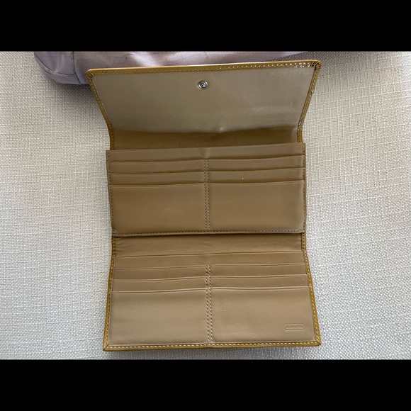 Coach beige, signature, soho, pleated, jacquard, bag/purse and matching wallet. - Picture 10 of 13